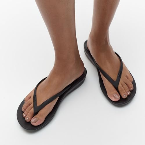 FitFlop Women's iQushion Rubber Flip-Flips with Contoured Footbed for Walking, Lightweight Ergonomic Flip Flop Sandals with Arch Support and Foot Impact Pillows, All Black, 6 US Women