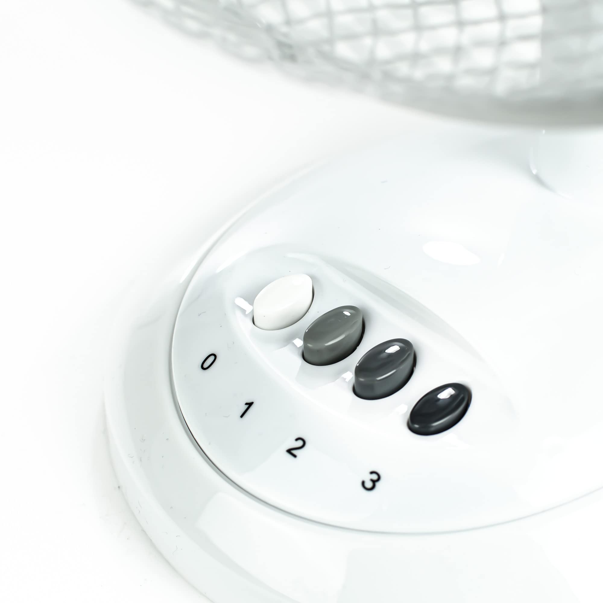 Status Portable 12 Inch Oscillating Desk Fan