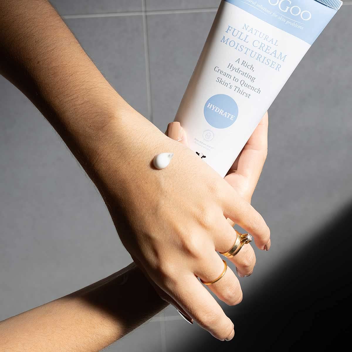 MooGoo Natural Full Cream Moisturiser - Ultra-Hydrating Repair for Dry, Itchy, Sensitive Skin - Suitable for Face, Body & All Ages, 200g / 7oz.