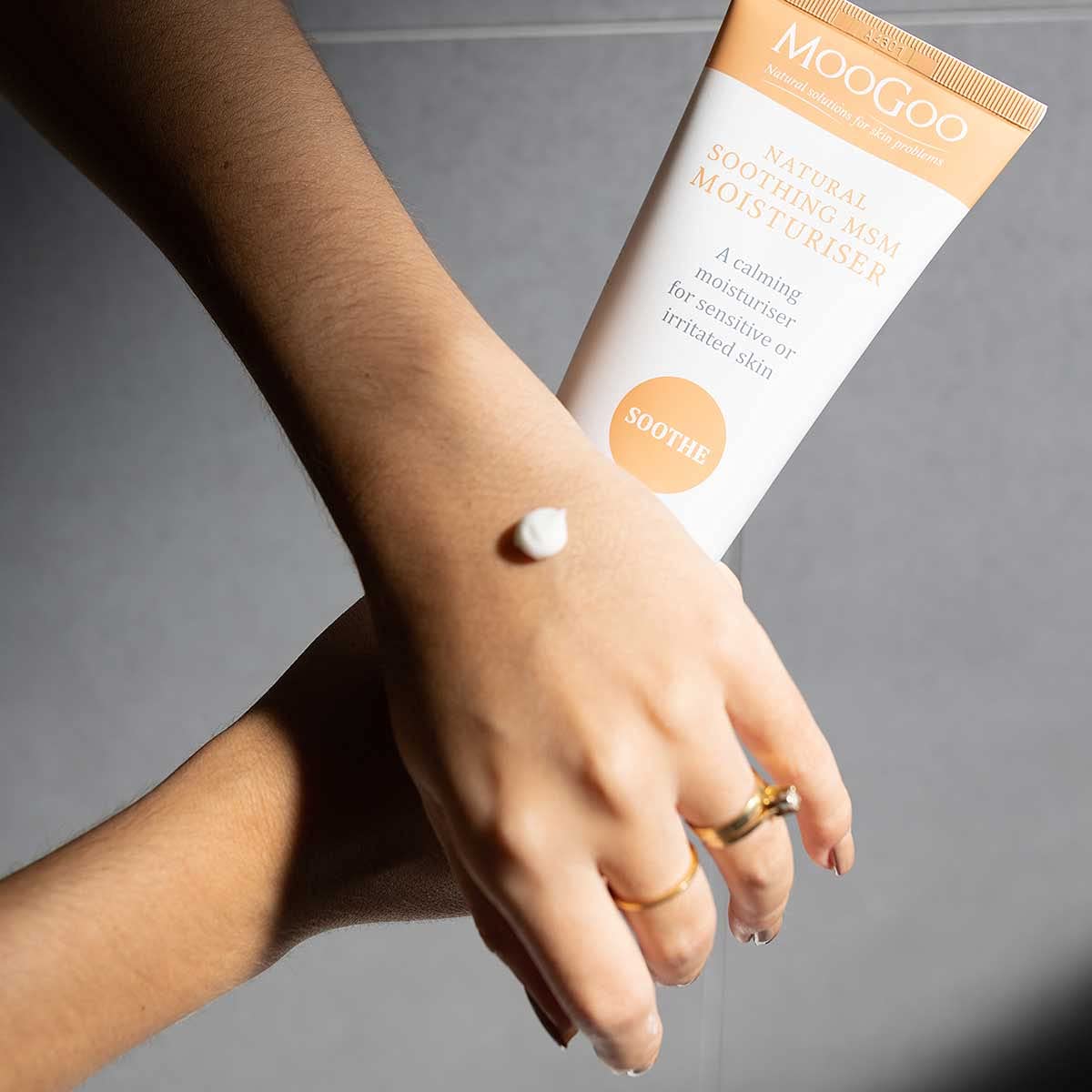 MooGoo Soothing MSM Moisturiser - Calming Face & Body Moisturiser for Sensitive, Red or Sunburnt, Irritated Skin Including Eczema, Psoriasis & Rosacea 200g / 7oz.