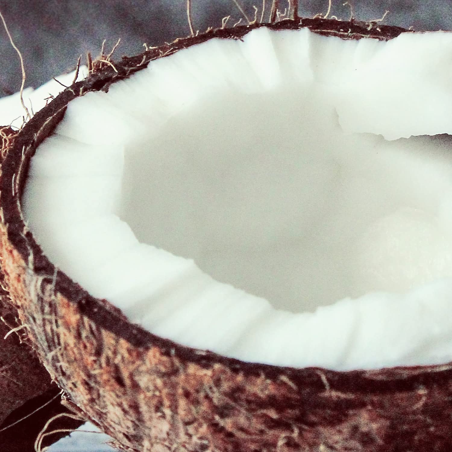Naissance Liquid Fractionated Coconut Oil (No. 218) - 870ml - 100% Pure Natural for Skin, Hair, Lip Gloss, DIY Beauty Recipes, Aromatherapy, Massage, Cuticules - Cruelty Free, Vegan