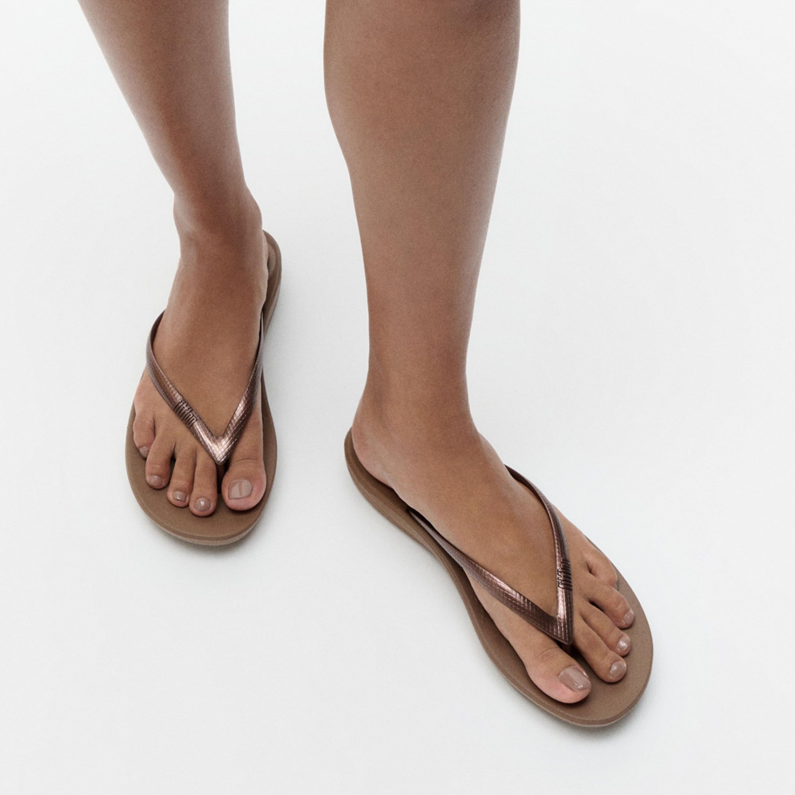 New Fitflop Women's Iqushion Ergonomic Flip Flop Bronze 8