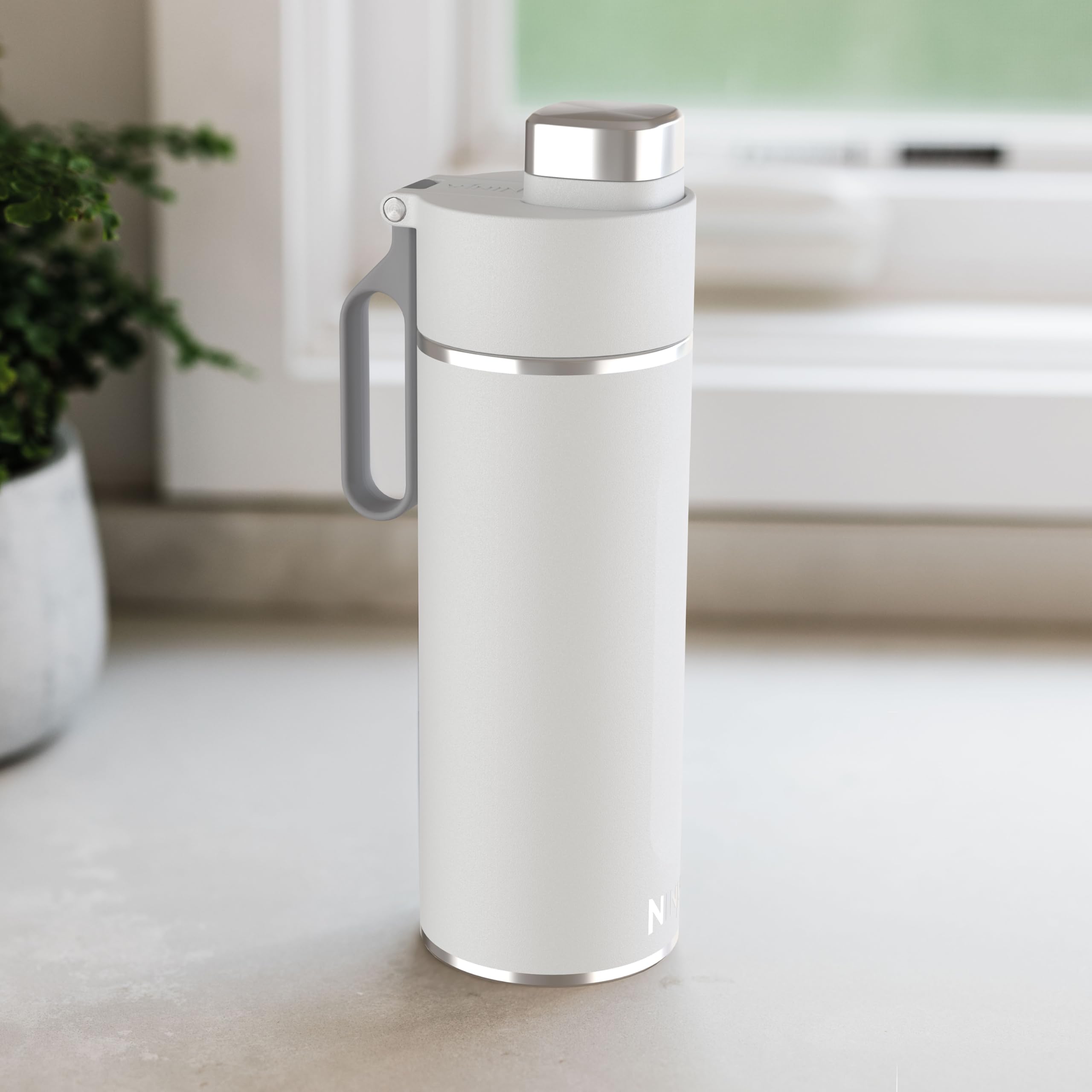 Ninja Thirsti Water Bottle and Flask 700 ML With Leak-Proof Lid, Designed For Carbonated, Hot & Cold Drinks, Ideal For Travel & Sports, Triple Insulated, Stainless Steel Bottle, White, DW2401EUUKWH