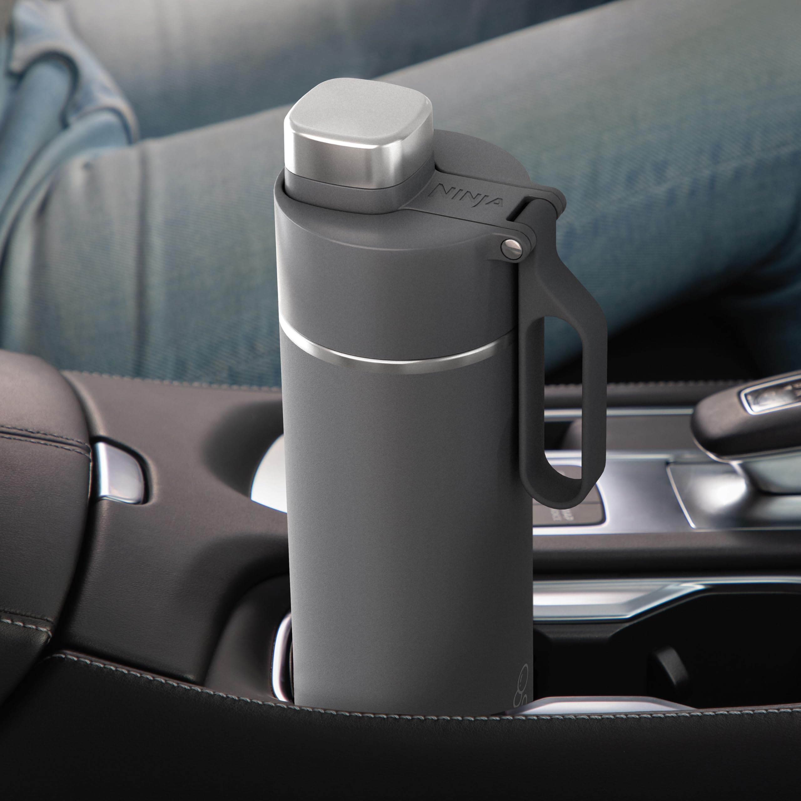 Ninja Thirsti Water Bottle and Flask 700 ML with Leak-Proof Lid, Designed for Carbonated, Hot & Cold Drinks, Ideal for Travel & Sports, Triple Insulated, Stainless Steel Bottle, Grey, DW2401EUUKGY