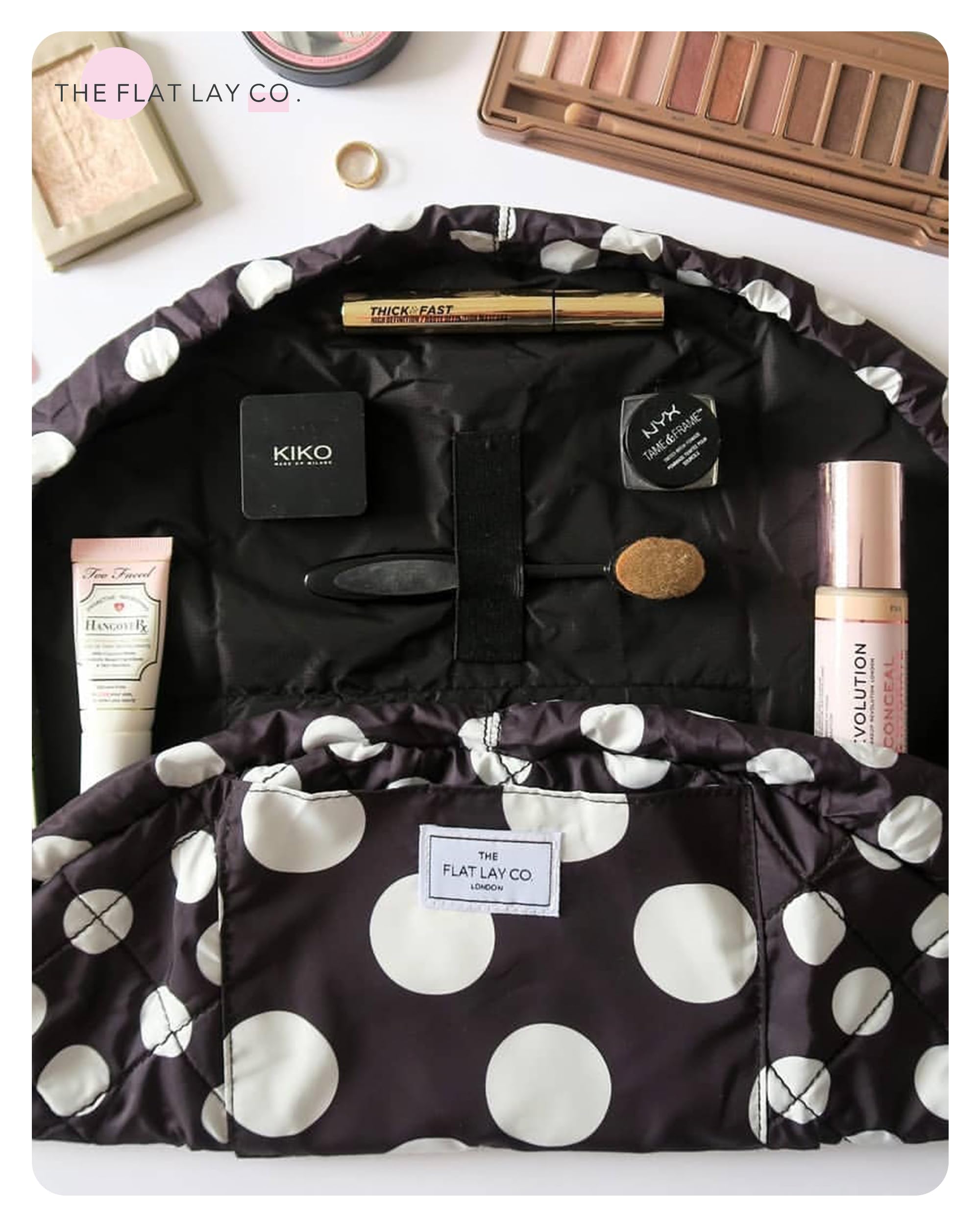 The Flat Lay Co. Makeup Bag - Tropical Leaves Travel Drawstring Makeup Bag with Brush Holder & Large Pockets - Cosmetics Organiser Storage for Eyeshadow, Blushes, Lipstick, & Brushes