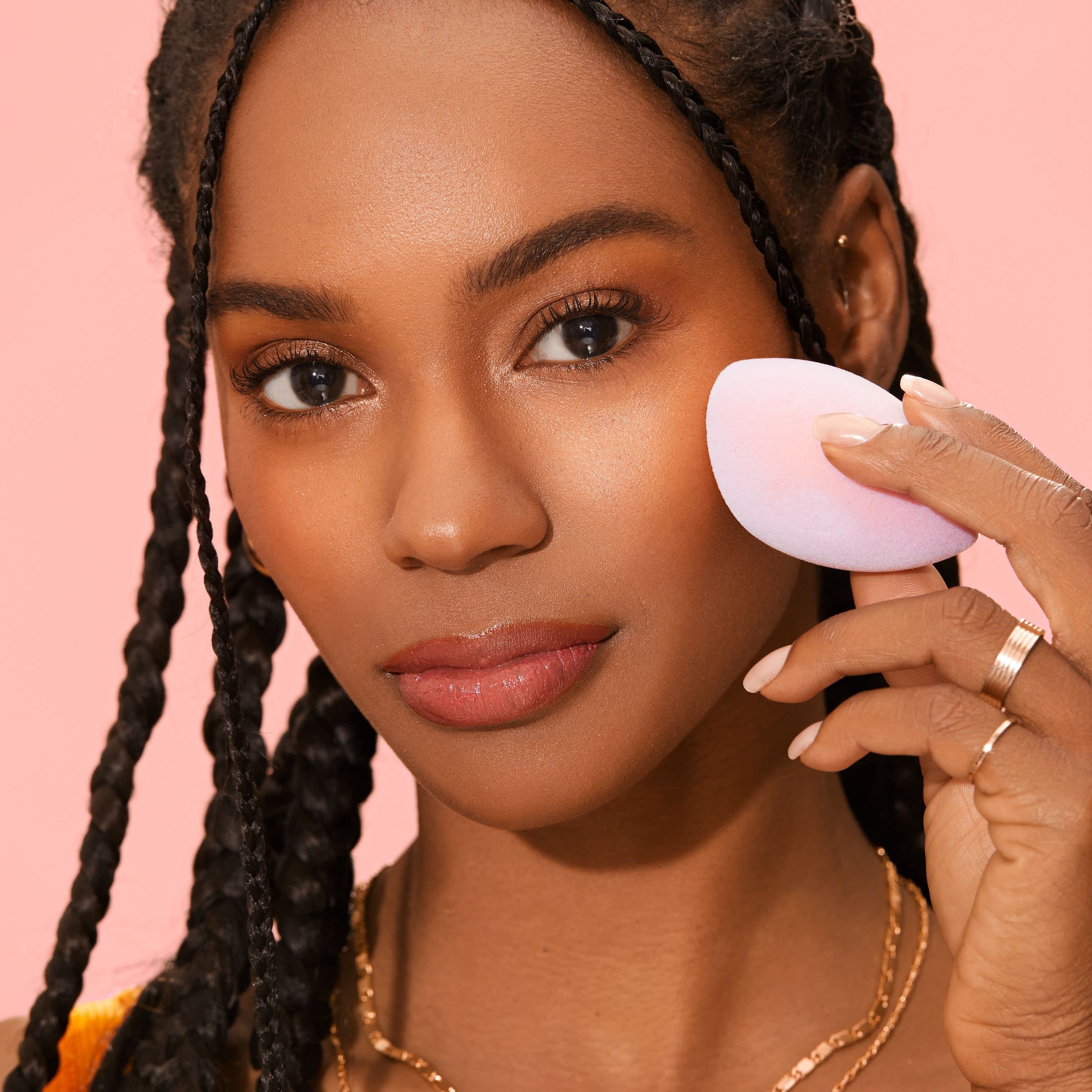 Real Techniques Miracle Powder Sponge, Makeup Blending Sponge For Powder Products, Set Makeup For Natural Finish & Cloud Skin, Buildable Coverage, Velvet Material, Latex-Free Foam, 1 Count