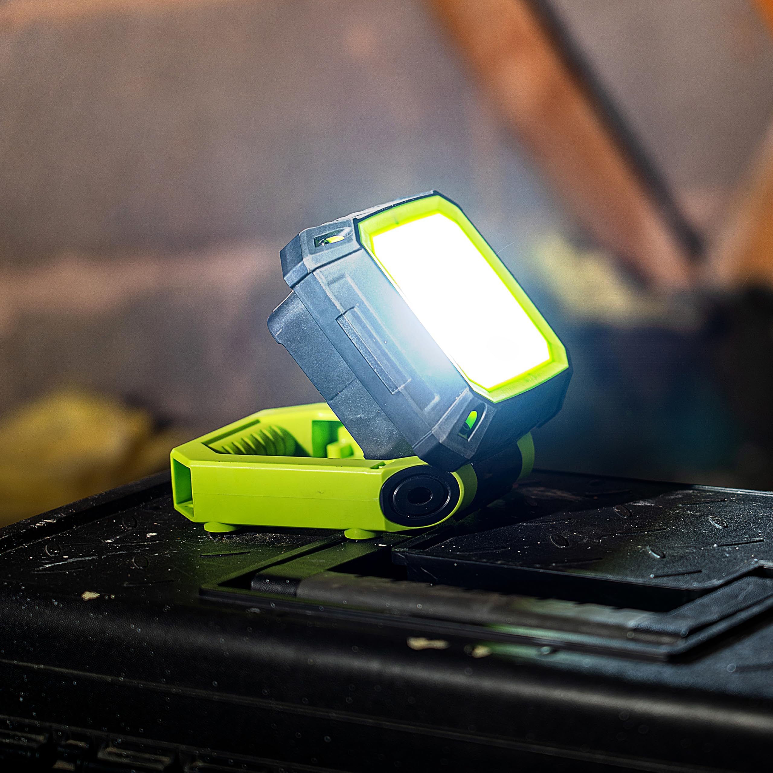 Luceco Compact Magnetic USB Charged Work Light, Green