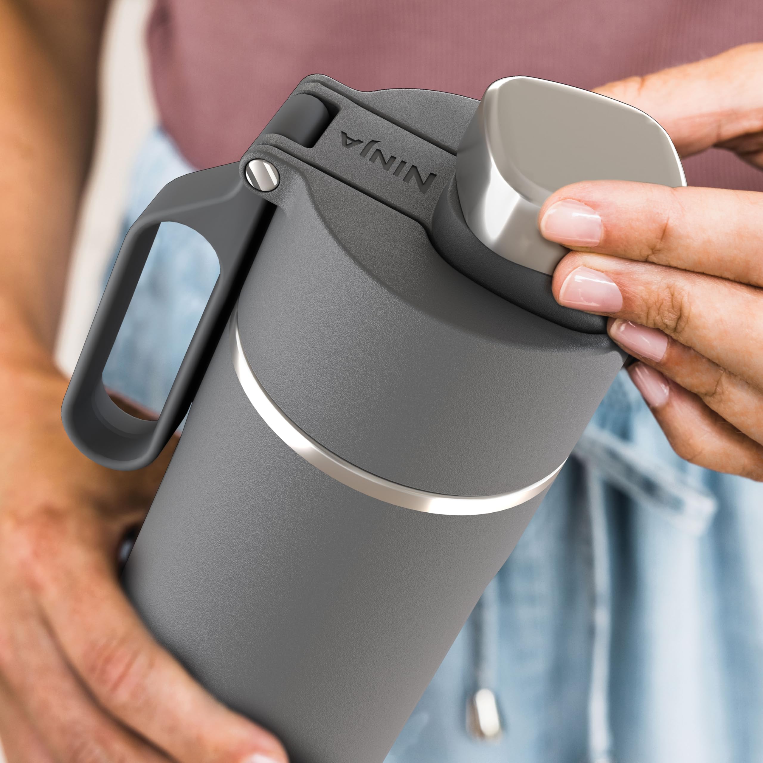 Ninja Thirsti Water Bottle and Flask 530 ML With Leak-Proof Lid, Designed For Carbonated, Hot & Cold Drinks. Ideal For Travel & Sports, Triple Insulated, Stainless Steel Bottle, Grey, DW1801EUUKGY
