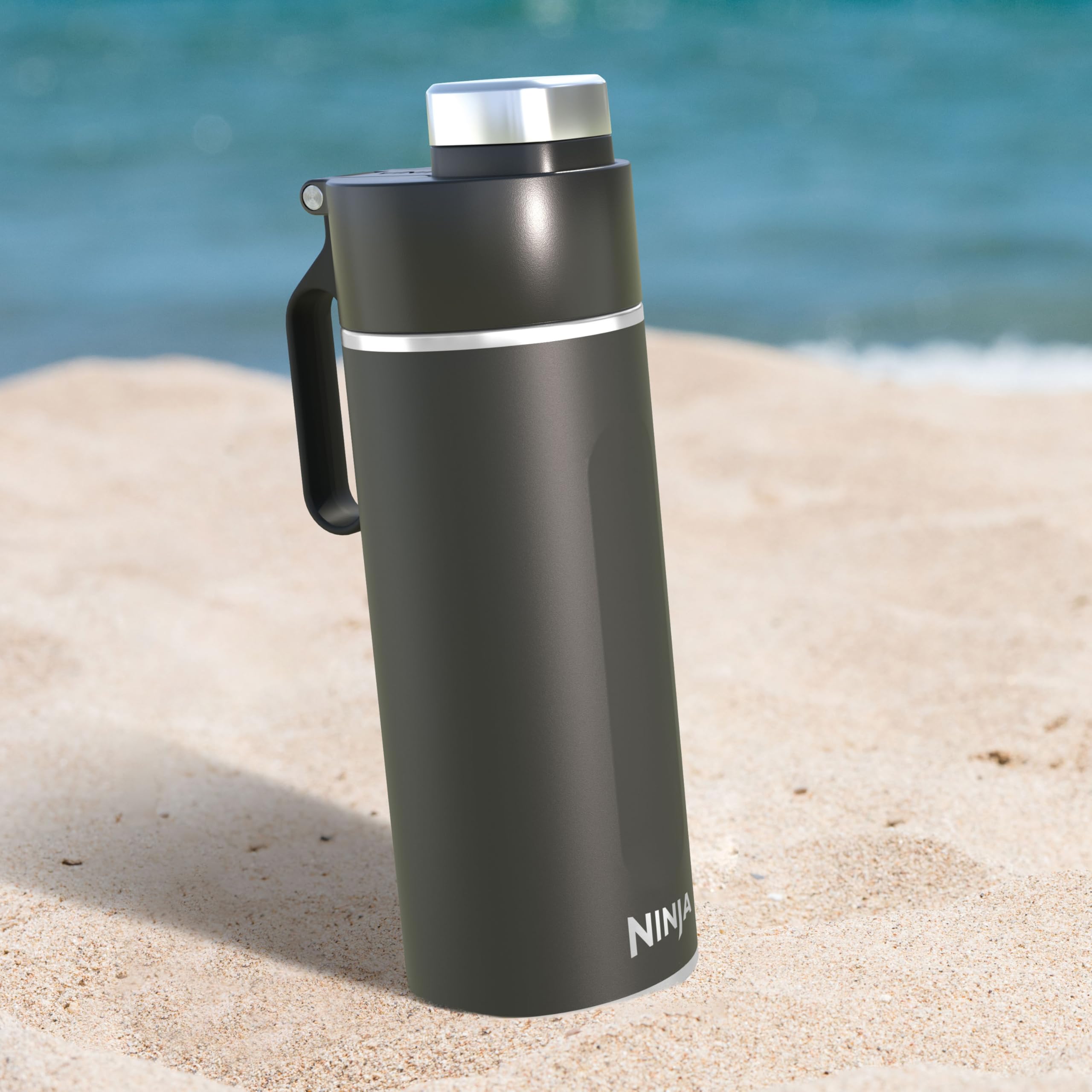 Ninja Thirsti Water Bottle and Flask 700 ML with Leak-Proof Lid, Designed for Carbonated, Hot & Cold Drinks, Ideal for Travel & Sports, Triple Insulated, Stainless Steel Bottle, Black, DW2401EUUKBK