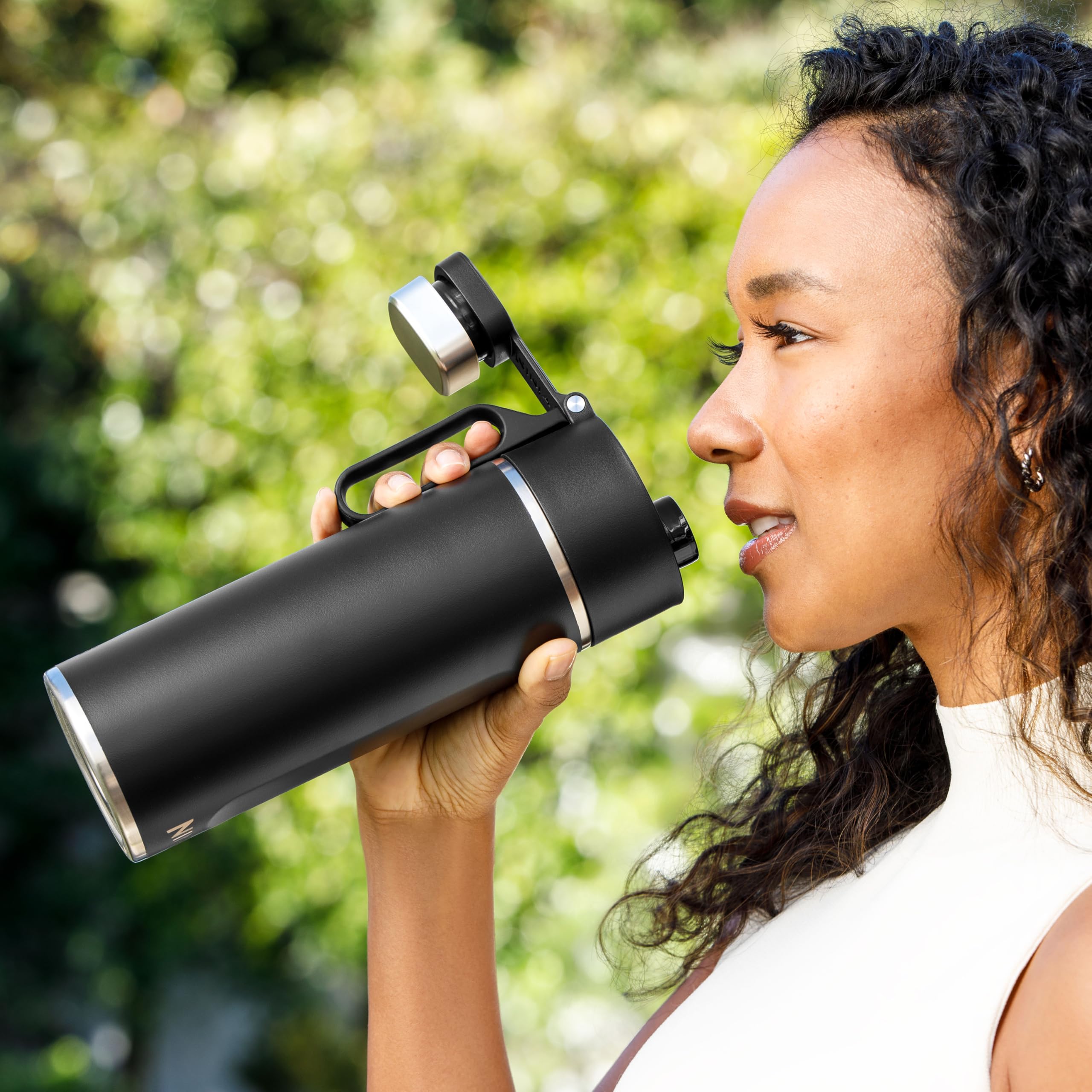 Ninja Thirsti Water Bottle and Flask 700 ML with Leak-Proof Lid, Designed for Carbonated, Hot & Cold Drinks, Ideal for Travel & Sports, Triple Insulated, Stainless Steel Bottle, Black, DW2401EUUKBK