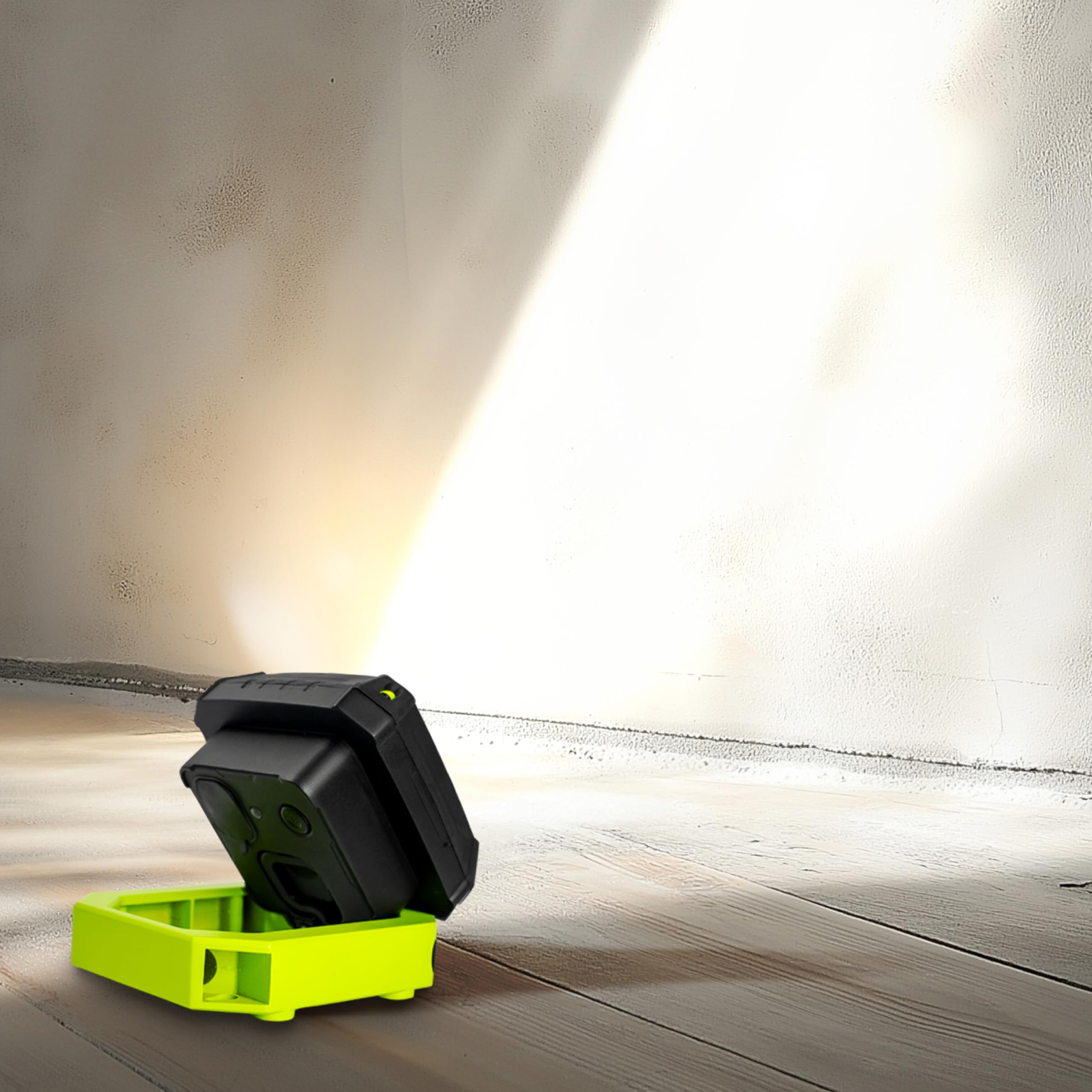Luceco Compact Magnetic USB Charged Work Light, Green