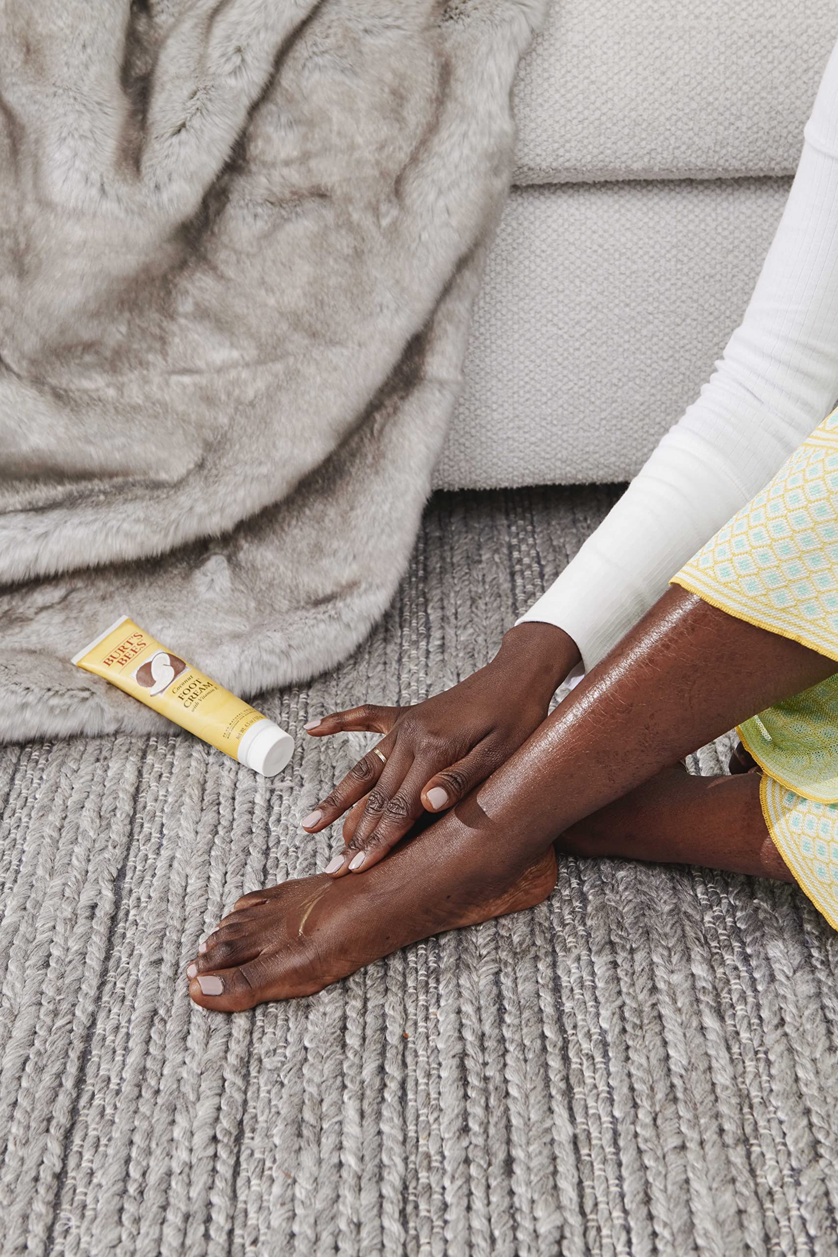 Burt's Bees Foot Cream for Cracked Heels & Dry Skin, Heel Repair Cream & Foot Treatment With Coconut Oil, 121 g Tube