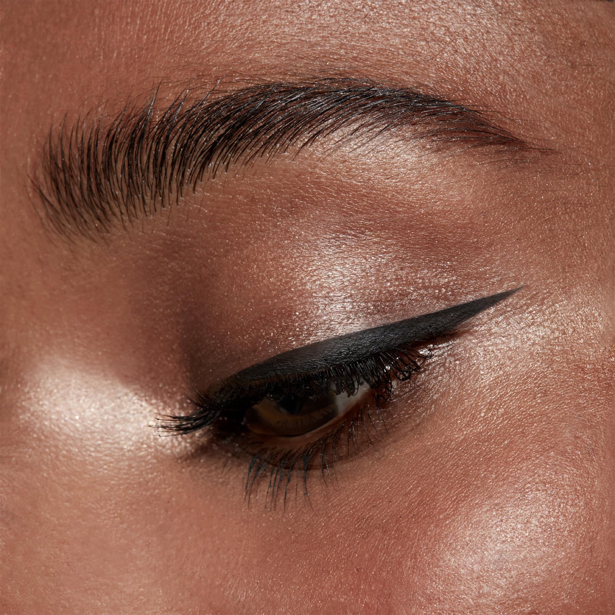 Stila All Day Waterproof Liquid Eye Liner, Easy To Use Eyeliner Pen, Smudge and Transfer Proof, Liner Stays On All Day and Night, Goes On Smoothly Without Skipping, Smudging or Pulling