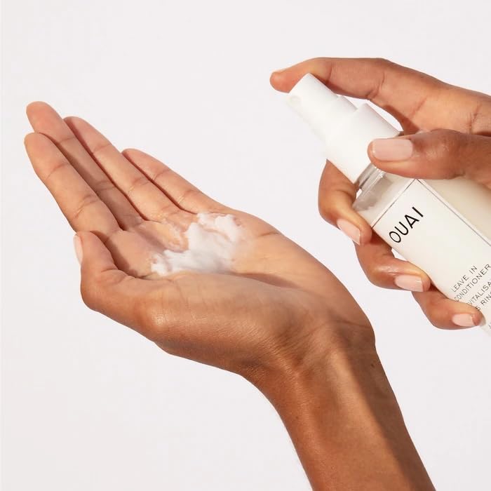 OUAI Leave In Conditioner & Heat Protectant Spray - Prime Hair for Style, Smooth Flyaways, Add Shine and Use as Detangling Spray - No Parabens, Sulfates or Phthalates -140ml