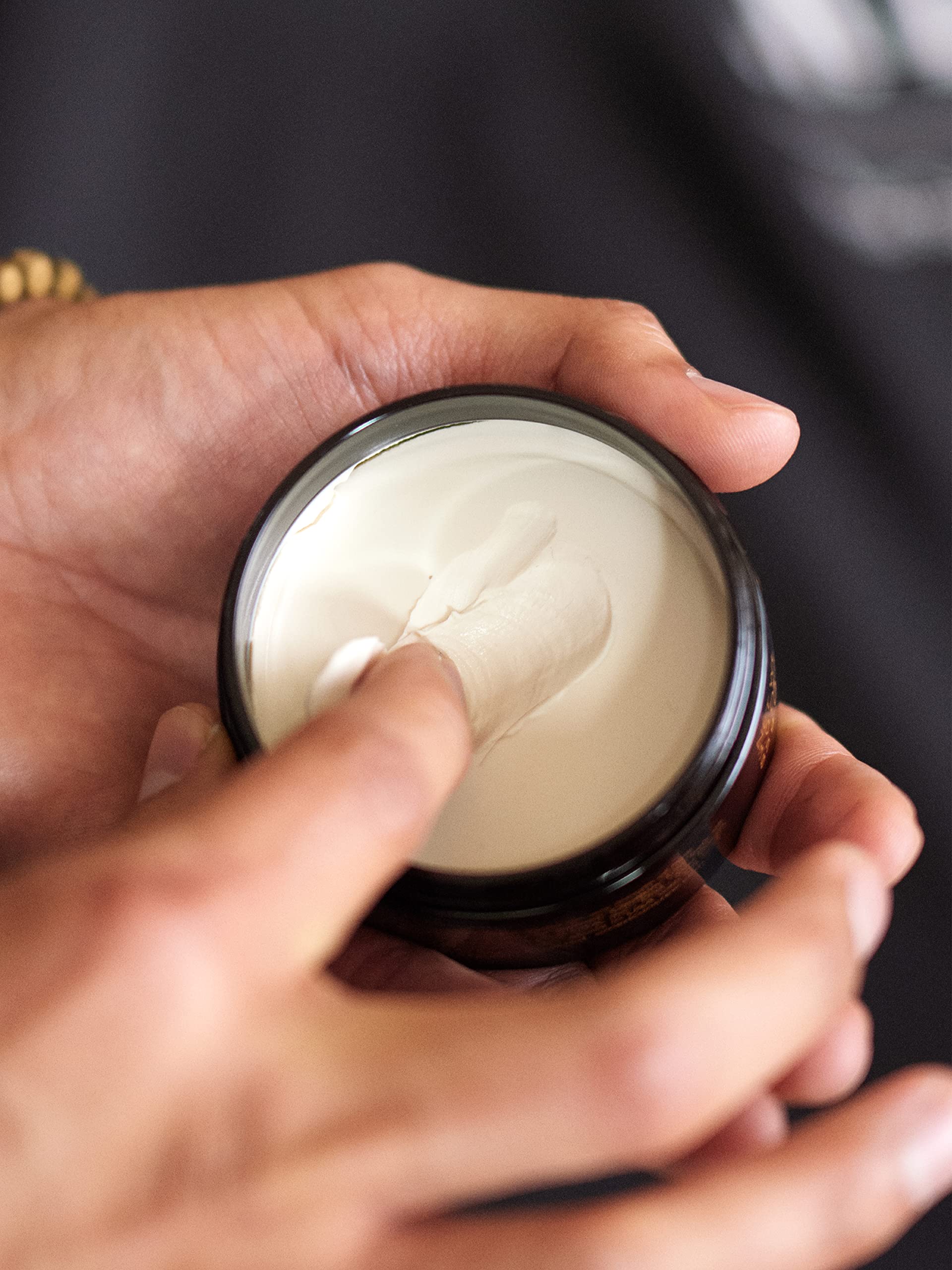 American Crew Texturising Matte Clay with Medium Hold and Low Shine, Gifts for Men, for Control and Definition, Non-Greasy formula, Hair Styling for Men - 85 g